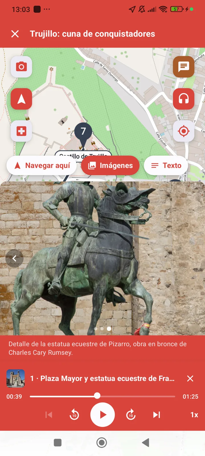 Reproductor de Ecos narrando la Plaza Mayor de Trujillo, con la estatua ecuestre de Pizarro y su pie de foto.